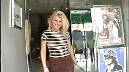 Plavuše thai porn tuk tuk igračke tinejdžerski rukav na otvorenom