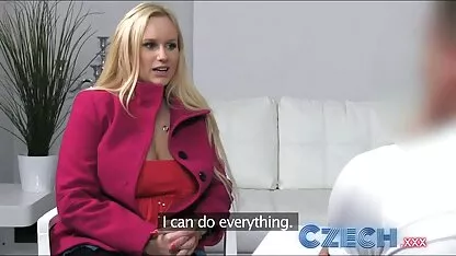 Gola milf čini se da joj thai street porno je maca naporno izbušena