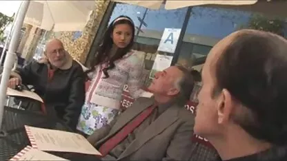 Big Tits Azijski djevojčura daje thai porn babe seksi blowjob