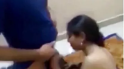 Klasični lezbijski old thai porno par masturbacija i lizanje