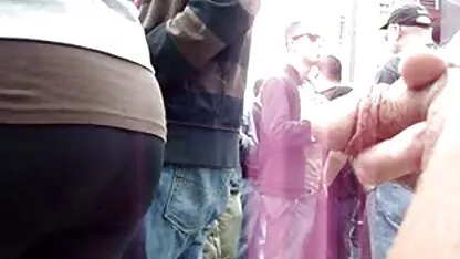 Brižna mama Tara odmor thai street porno čini masažu