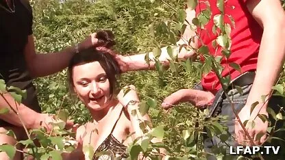 Eva Kent traži crni thai street porno kurac