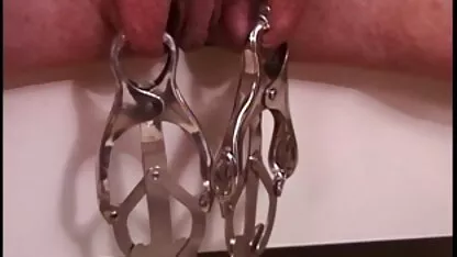 Lijepa tinejdžerka porno thai babe jebe svoju učiteljicu klavira